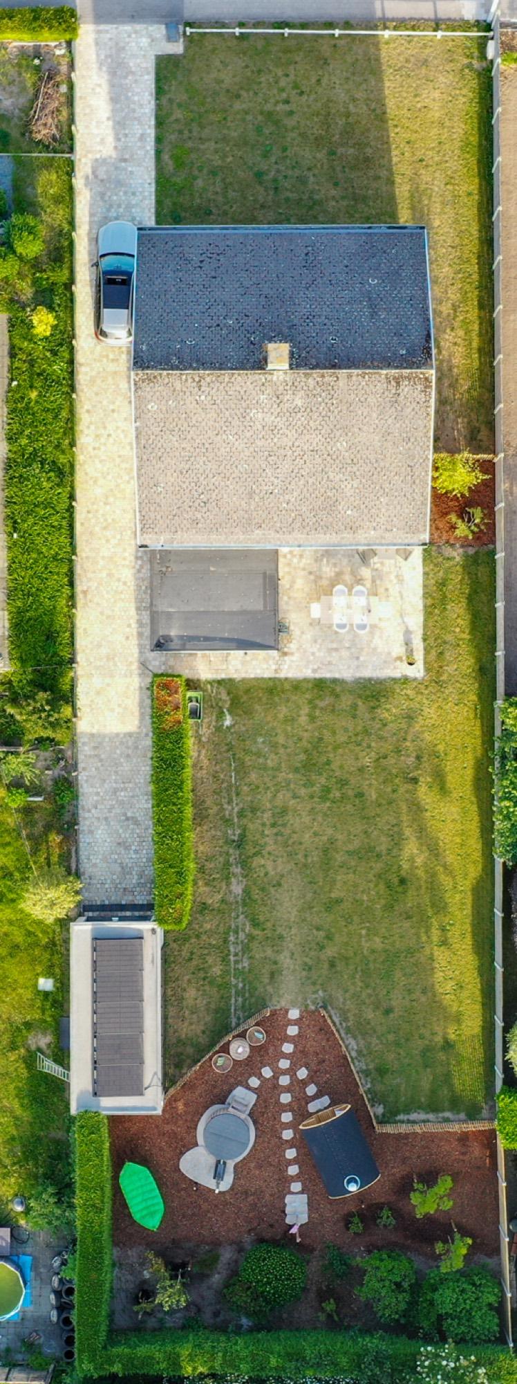 Luchtfoto van ZenZalea en de tuin