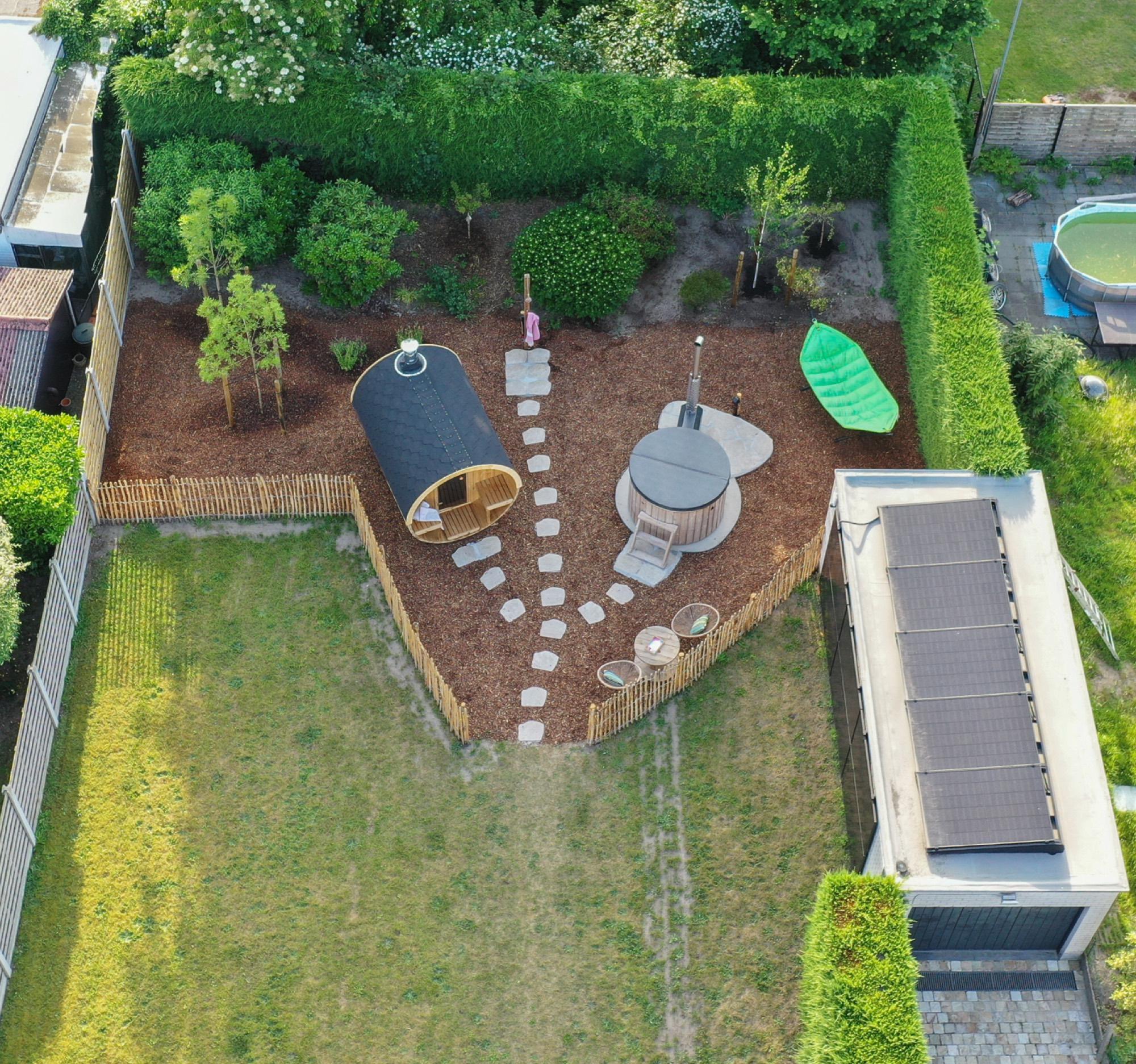 Luchtfoto van ZenZalea en de tuin