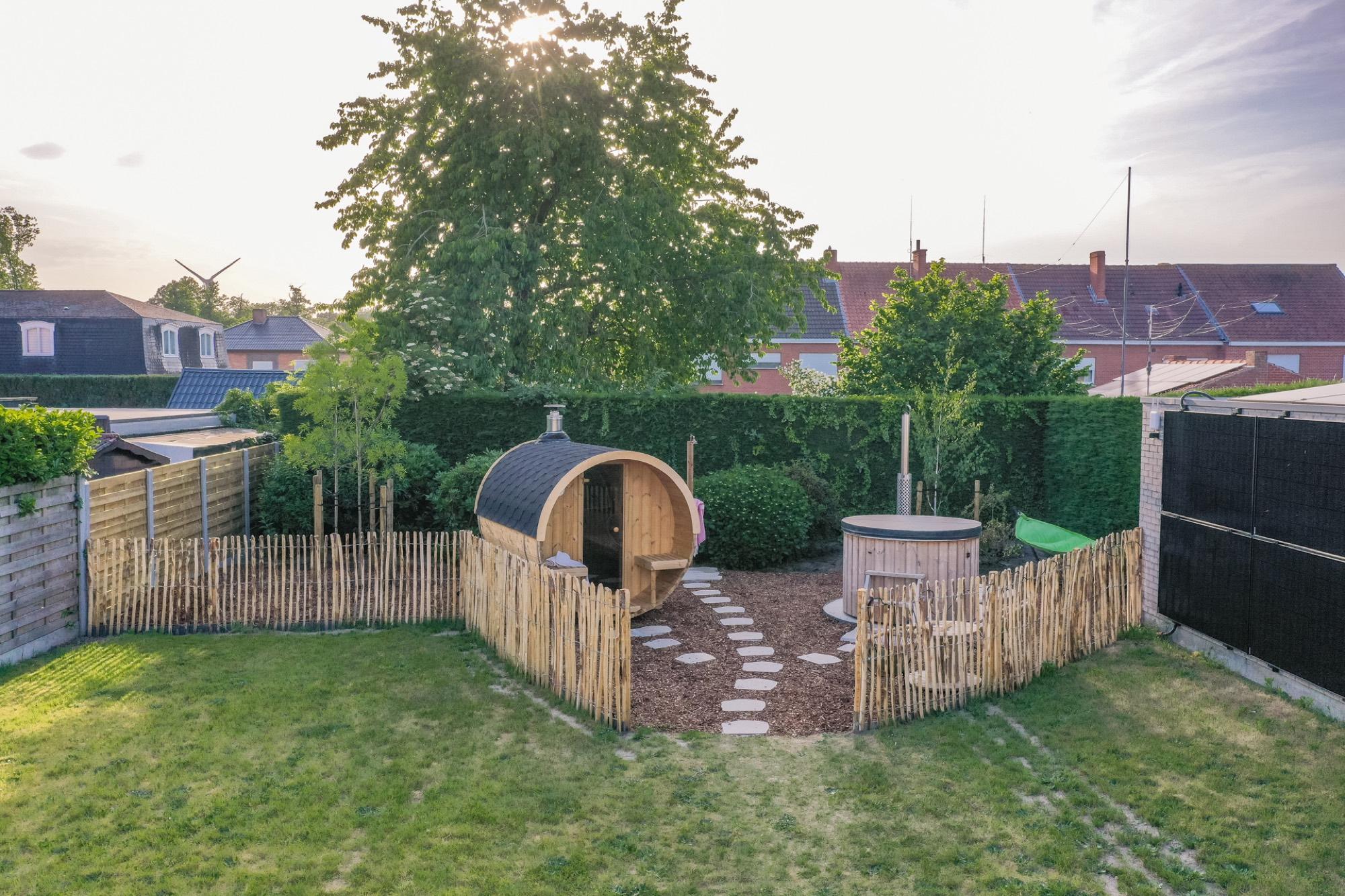 Luchtfoto van ZenZalea en de tuin